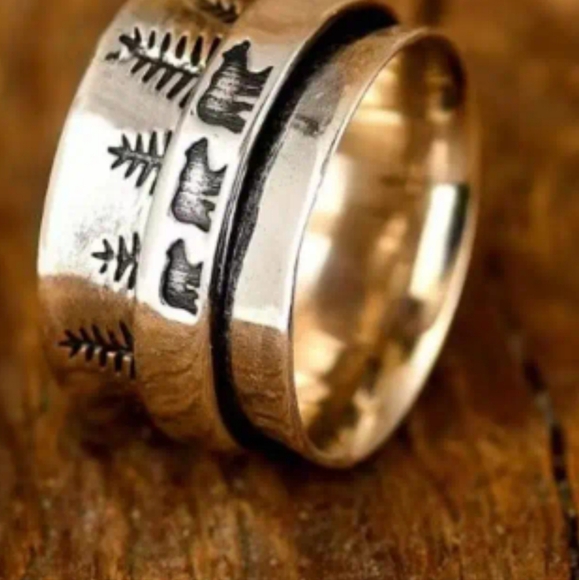 Very Pretty Ring - Picture 3 of 4